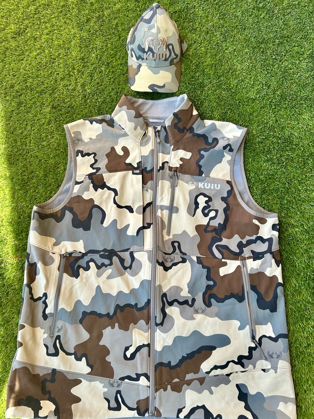 Men’s XXL KUIU Guide Pro Vest w/ Matching Hat - New Condition - $125